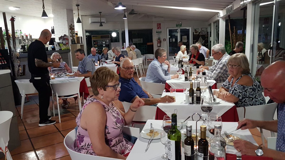 DavidTNF0's tweet photo. #ThursdayNight in #JPSunsetViewClub, great #atmosphere, amazing #food and a full house! Book your table through the #DRApp and benefit from the available #discount! #DiamondResorts #SunsetViewClub #StayVacationed #LifeatDiamond #DPerfectService @Rtccsvc_luisa @Lola_RCO https://t.co/1SIT3EhbkL