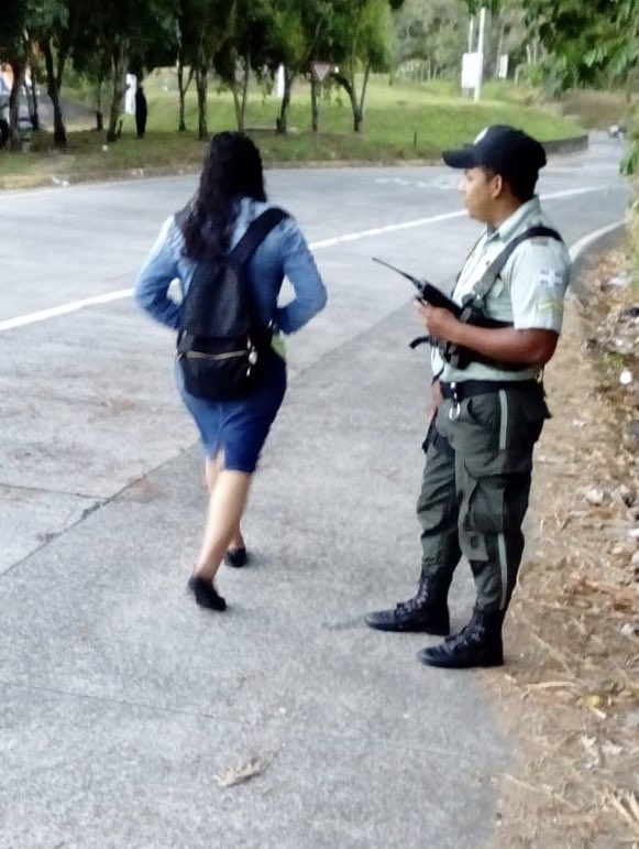 CAMdeSantaTecla's tweet photo. Nuestros agentes de CAMST Distrito 1, realizan patrullajes preventivos y control de tráfico en Boulevard Monseñor Romero, sector Veranda. #SantaTecla #EscudoTecla #SumamosProgreso https://t.co/GFpmCbvJPo