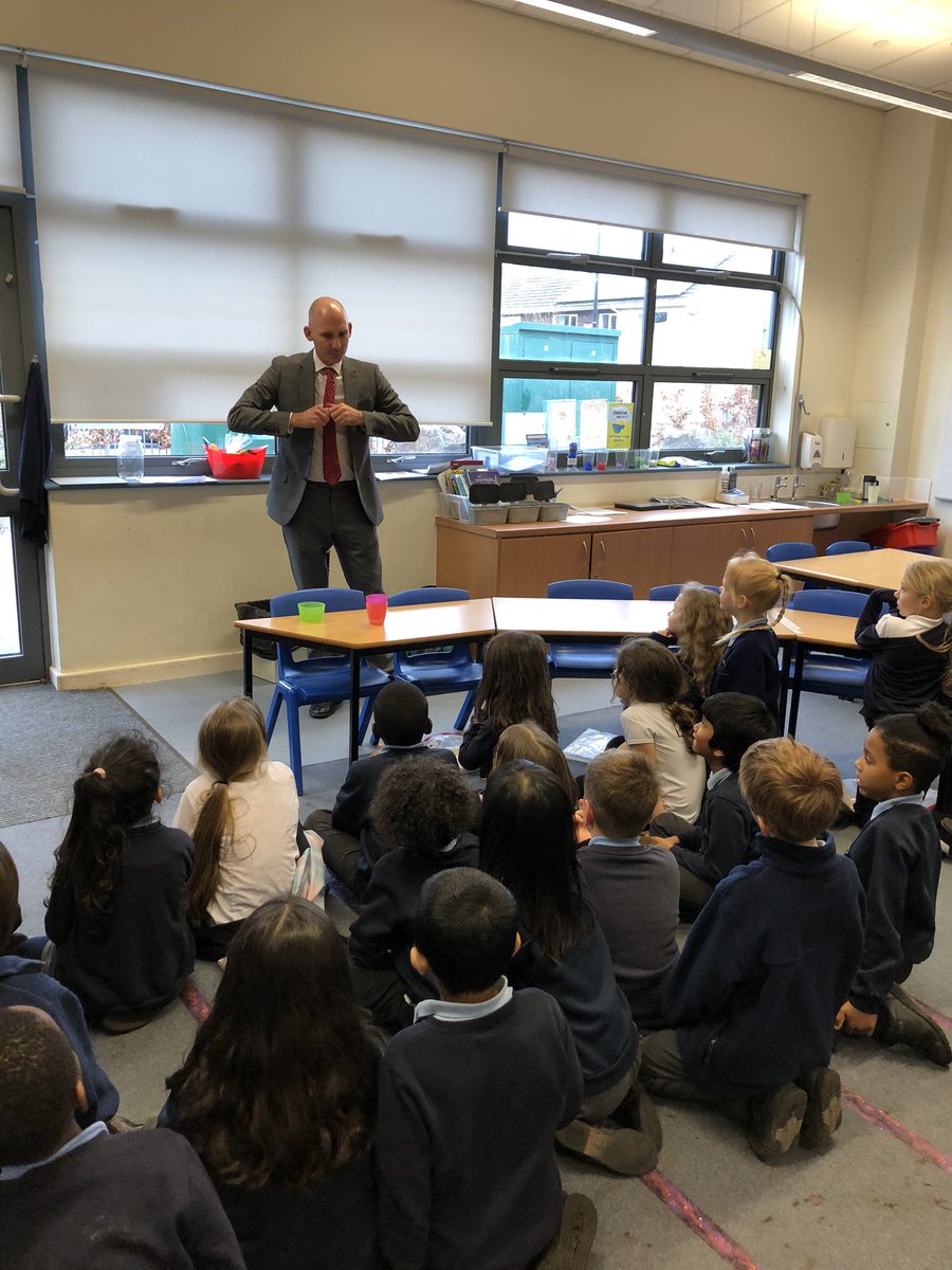 BegbrookAcademy's tweet image. Every now and again a really tricky question pops up... Luckily Mr Munro and his blutac are always around to explain buoyancy and surface area!! We love spontaneous science lessons, what a treat!! #year2learning #diamondpower