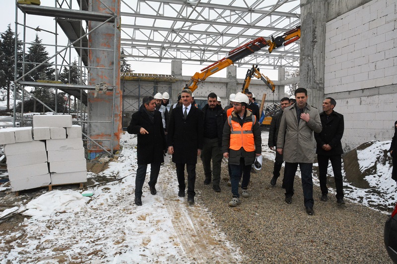 Valimiz Sayın Aydın Baruş, Yapımı Devam Eden Erman Ilıcak Fen Lisesinde İncelemelerde Bulundu. <a href="/tcmeb/">Millî Eğitim Bakanlığı</a> <a href="/ziyaselcuk/">Ziya Selçuk</a> <a href="/tcmeb/">Millî Eğitim Bakanlığı</a> @hmzaydg <a href="/TCMalatyaV/">TC Malatya Valiliği</a> <a href="/tatliali12/">Ali Tatlı</a>