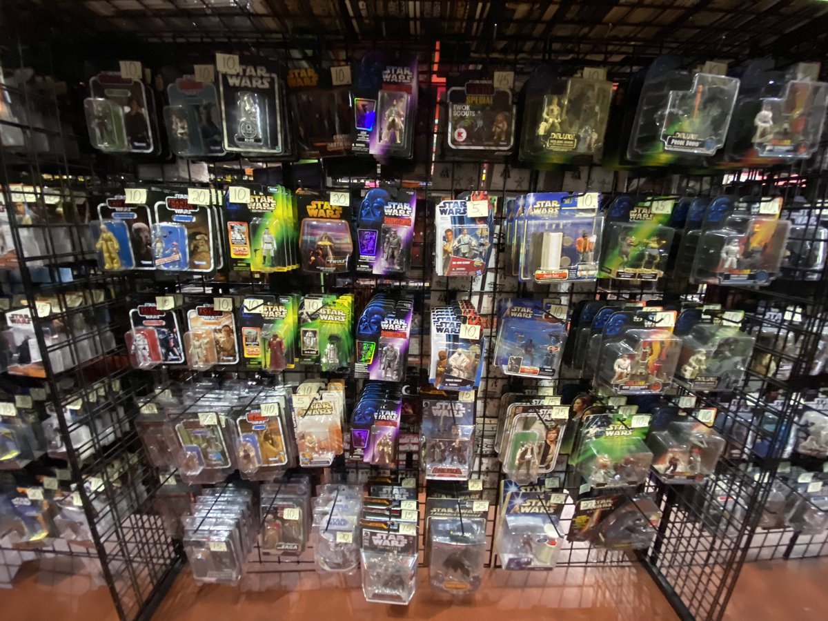 KokomoToys's tweet photo. Adding new #StarWars figures to the racks this morning. #stackemdeep https://t.co/KUy87TrPO8