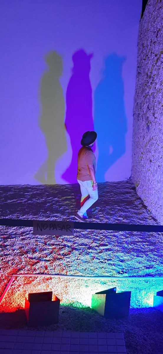 ulisesortizb's tweet photo. “Luz y sombra, dos ciervas velocísimas huyen hacia las fuentes de agua fresca, centro de todo. ¿Vivir no es más que el roce de su viento? Fuga del viento, angustia, luz y sombra: forma de todo”. #dámasoalonso •
#merida #yucatan #mexico #filux #filuxlab #visitmeridamx https://t.co/Y6YJBWAgiS