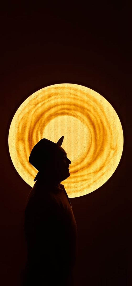 ulisesortizb's tweet photo. “Luz y sombra, dos ciervas velocísimas huyen hacia las fuentes de agua fresca, centro de todo. ¿Vivir no es más que el roce de su viento? Fuga del viento, angustia, luz y sombra: forma de todo”. #dámasoalonso •
#merida #yucatan #mexico #filux #filuxlab #visitmeridamx https://t.co/Y6YJBWAgiS
