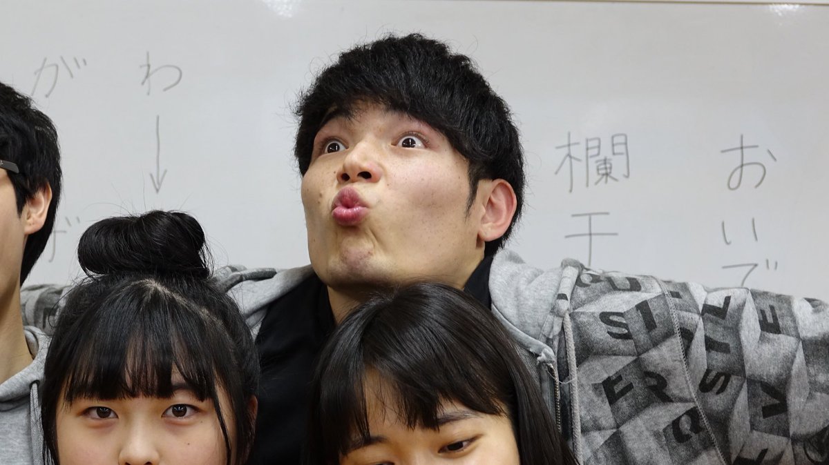 iolite_technos's tweet photo. 《出演者紹介③》

演劇部員 満田飛陽 役 : #山田竜弘 さん

寿々音の才能に惚れ込み演劇部へ勧誘しに寿々音に付きまとう。底抜けに明るく裏表のない性格が徐々に寿々音の心を動かしていく

台本の中から飛陽がそのまま出てきたような明朗快活な性格で、ピリピリしがちな現場をいつも和ませてくれます https://t.co/j3NKnmxjDy