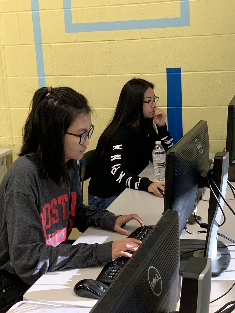 ColoniaHigh's tweet image. Lots of good things happening in journalism this morning. Editorial writing, managing widgets, monitoring social media and podcasting. The Declaration doesn’t slack off on Fridays #thedeclaration @jeadigitalmedia @jeapresident @schoolnewspaper @WdbgSchools @ZegaRobert @sderollo22