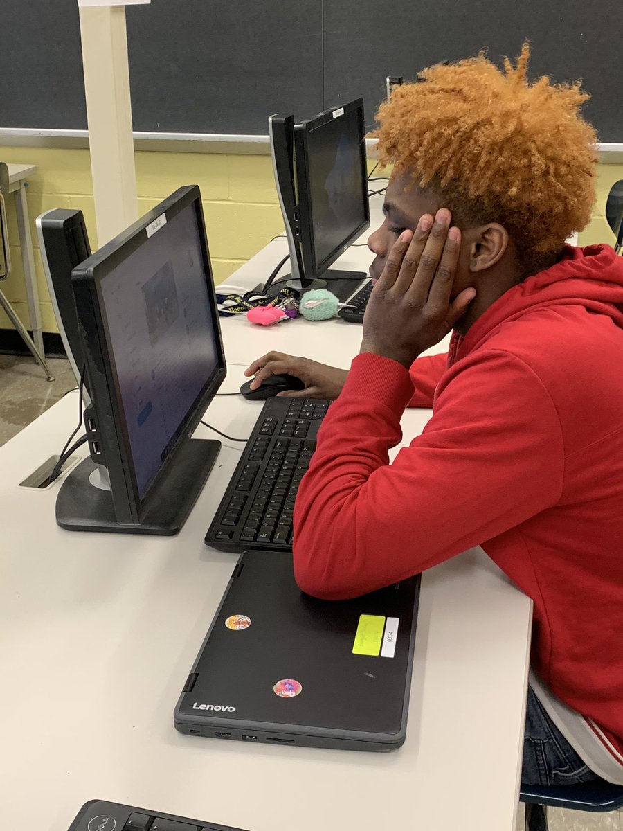 ColoniaHigh's tweet image. Lots of good things happening in journalism this morning. Editorial writing, managing widgets, monitoring social media and podcasting. The Declaration doesn’t slack off on Fridays #thedeclaration @jeadigitalmedia @jeapresident @schoolnewspaper @WdbgSchools @ZegaRobert @sderollo22