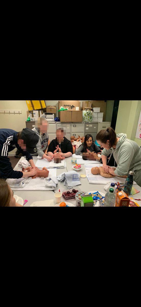 L_G_MOT's tweet photo. #L_g_mot enjoyed a busy day of antenatal classes yesterday. We have taken a multi agency approach and welcomed YPSMS, Smoking cessation, Infant nutritionist, baby massage &amp; young mums aid #joiningforces #youngmums @GayaniRaheem  @LG_NHS @vloraRr @AddactionUK @YoungMumsAid @ https://t.co/NRxsSN1AwH