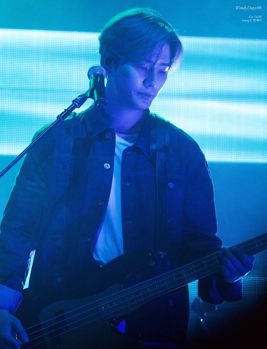 windydays98_'s tweet photo. 191117 DAY6’s GRAVITY Concert in Sydney

Fly me to the moon
Let me play amongst the stars
Let me see what spring is like
On Jupiter and Mars

#DAY6  #데이식스  #영케이 #YoungK #DAY6inAustralia #DAY6inSydney #GravityTour https://t.co/ah4fWfQmTi