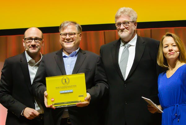 Wir gratulieren Loek van de Loo zum Hall of Fame Award für herausragende Leistungen im Bereich Camping 🏆👏 #vacanceselect #cmt20 #adac #campinggala