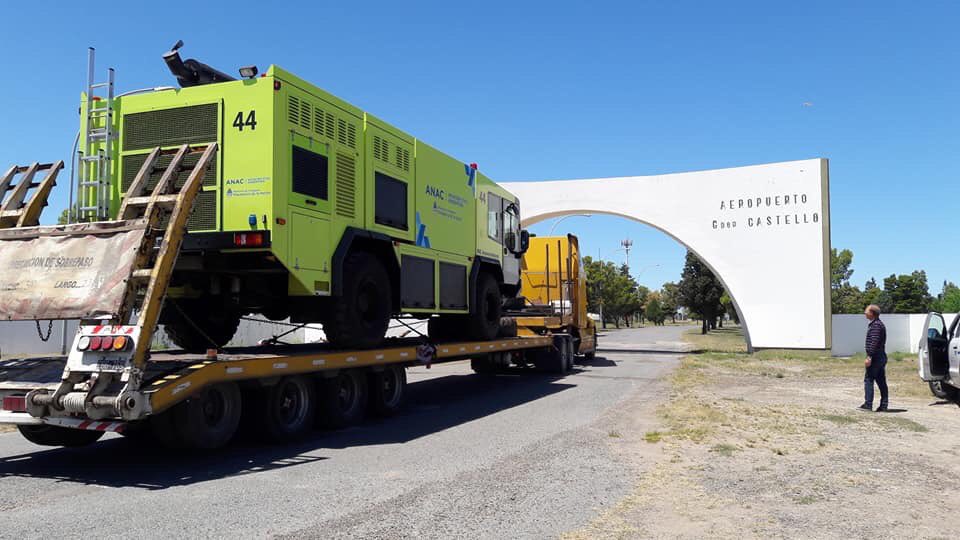 gustaricar2013's tweet photo. Hermoso Recuerdo! Hace un año,se incorporó a nuestro S.S.E.I. VIEDMA La Kronenburg 🚒👨🏻🚒
#BomberosAeroportuarios #FireFighters #FireRescue #BomberoAeropuerto #OACI #SSEI #Salvamento #ExtincionIncendios #Aeropuerto #Viedma #GobernadorCastello #Airport #Airplane #Anac #AnacArgentina https://t.co/jfEy2n23mp