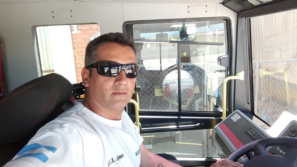 gustaricar2013's tweet photo. Hermoso Recuerdo! Hace un año,se incorporó a nuestro S.S.E.I. VIEDMA La Kronenburg 🚒👨🏻🚒
#BomberosAeroportuarios #FireFighters #FireRescue #BomberoAeropuerto #OACI #SSEI #Salvamento #ExtincionIncendios #Aeropuerto #Viedma #GobernadorCastello #Airport #Airplane #Anac #AnacArgentina https://t.co/jfEy2n23mp