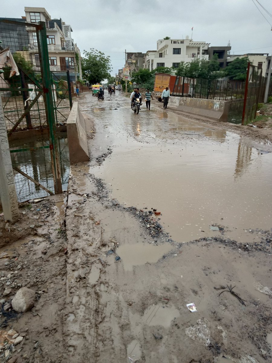 ShankarPadhy1's tweet photo. Local leaders not bothered to citizens problems so how the authorities will work ,we at Surya nagar pH 2 East block Faridabad are also worst affected in every rain due to  no drainage system and Mcf not bothers. https://t.co/SD6H4fpjB7