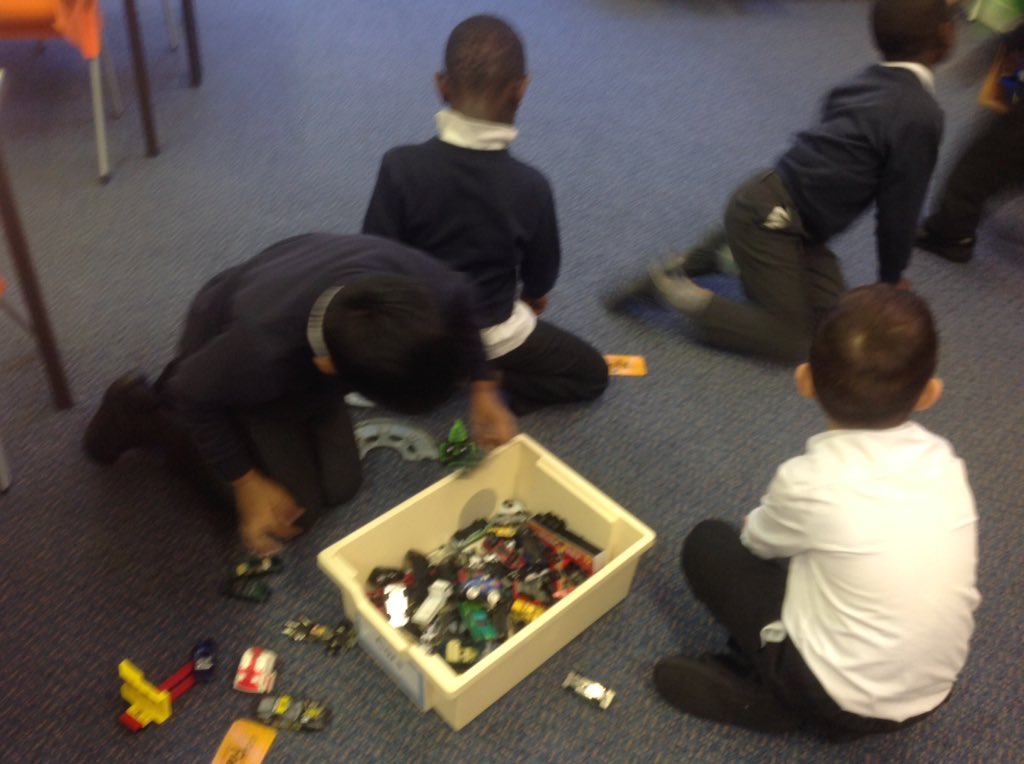 PindersPrimary's tweet photo. Well done to the KS1 children who received a Golden ticket this week. As a reward, they made jewellery and played with the cars. #PPBehaviour https://t.co/XK0xvRtFRI