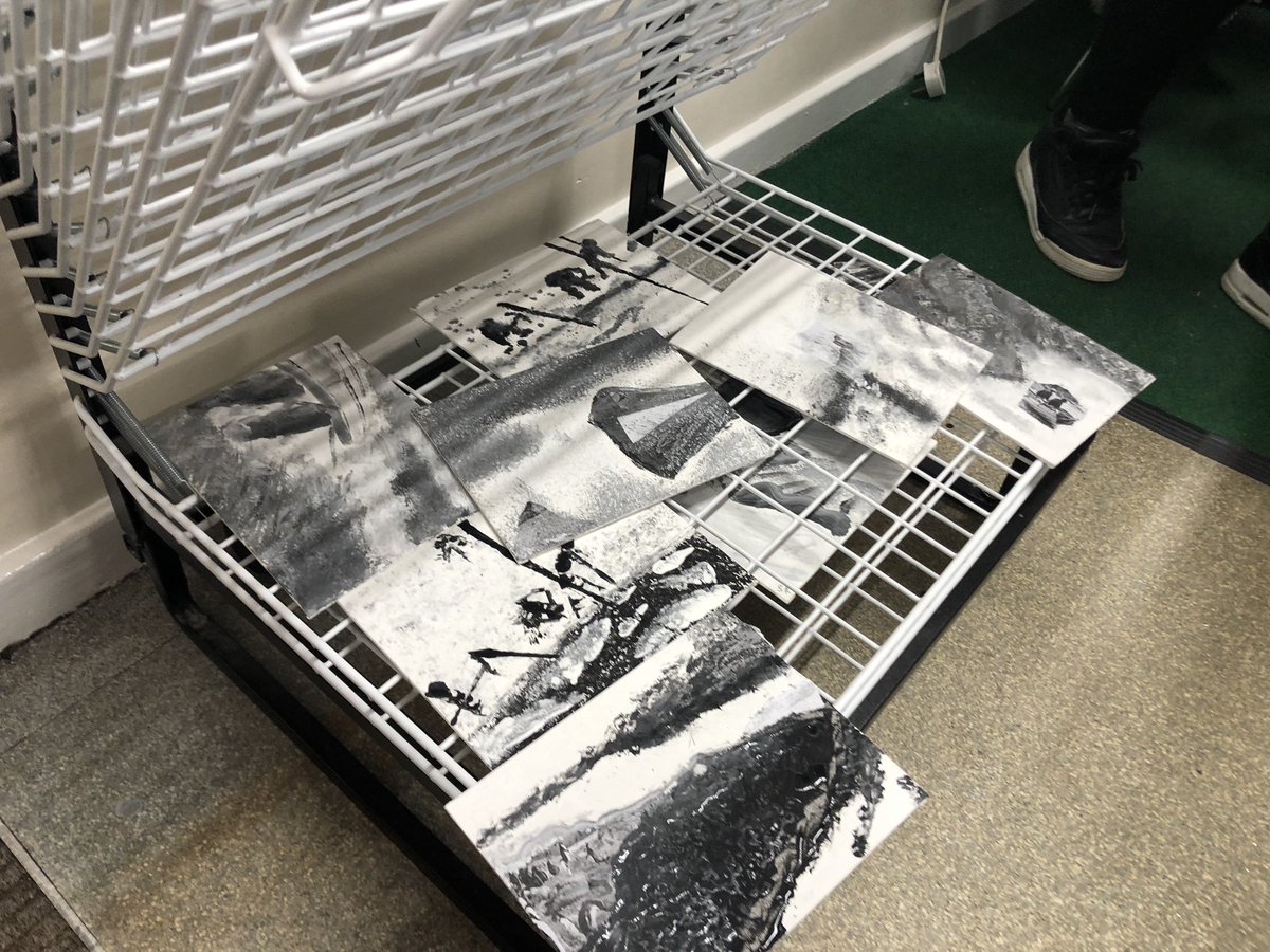 GHPTA1's tweet photo. All about painting! Teachers who attended the REP Art session enjoyed experimenting with different materials to create different effects when painting. All teachers were fully immersed in the session and thoroughly enjoyed it. https://t.co/AM43BYxSwZ