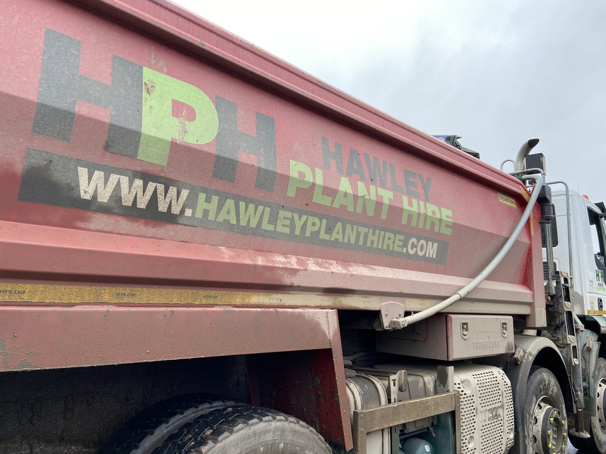 🙌 Great to have our sponsors <a href="/HAWLEYPLANTHIRE/">Kurt Hawley</a> down at the stadium today. Thanks for your top work👍