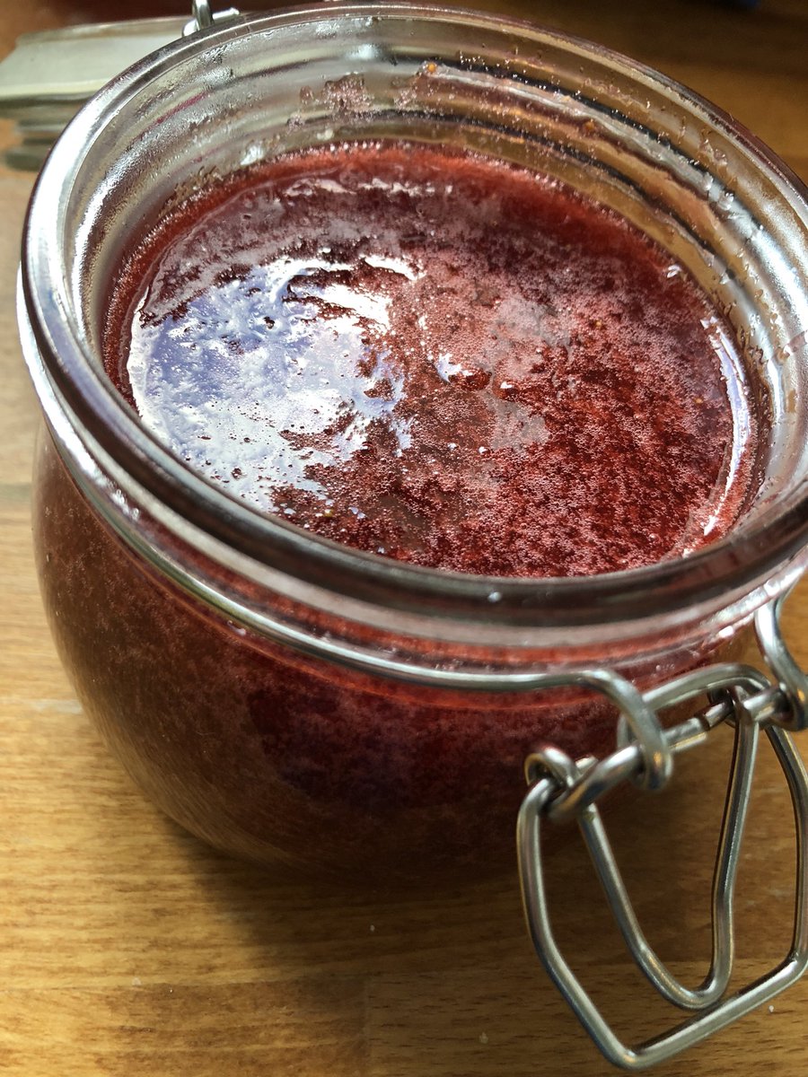 thecookingshed's tweet image. Lots of food prep today. First up it’s #jammaking for tomorrow’s #sourdoughclass 

#StrawberryAndVanillaJam #strawberryjam #preserves #jammaking #chefslife