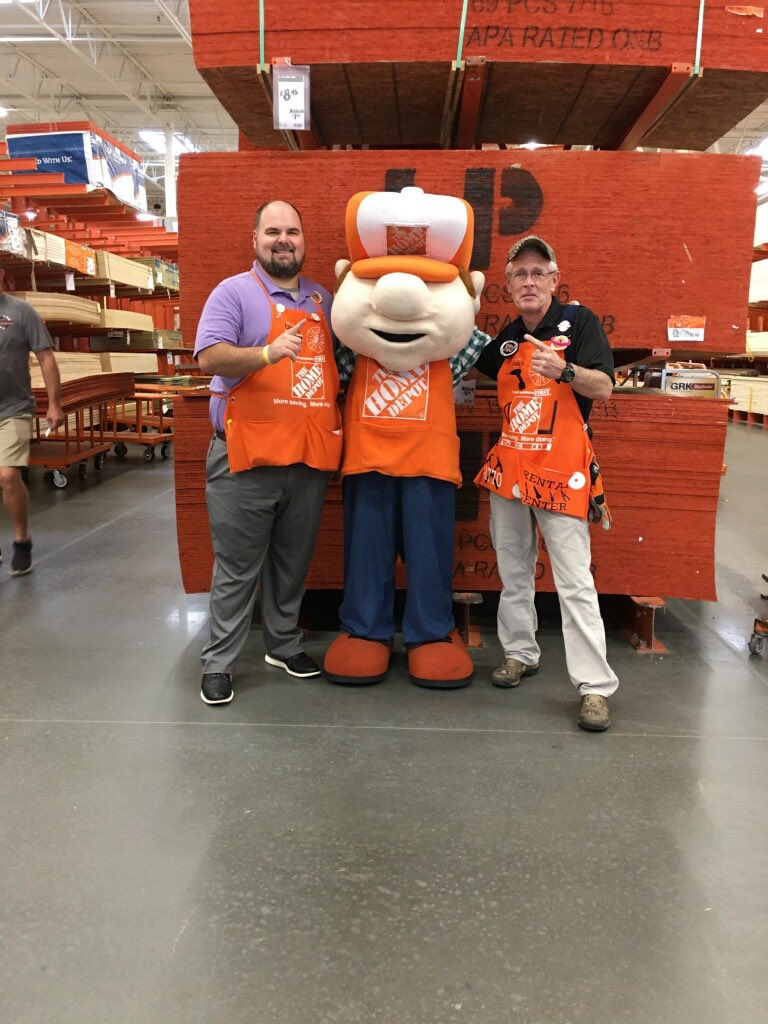 THDChrisH's tweet photo. THD rental grand opening @AndyBrunson1 https://t.co/uQi5OzP697