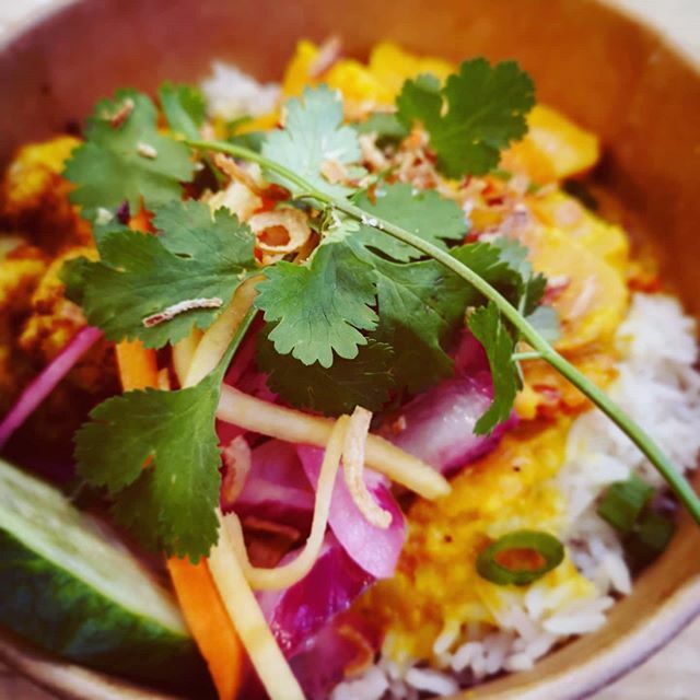 ourbigplanet's tweet photo. Day 17... Crispy Cauliflower Curry from Vietnom, street food from the Baltic Food Market opposite my workplace (for a friend/co-worker's leaving do). Would recommend!
.
.
.
#veganuary
#veganuary2020
#veganfood
#veganrecommendations
#vietnom
#baltictriang… https://t.co/bmbHyvJ9SE https://t.co/dw5KXErMvG