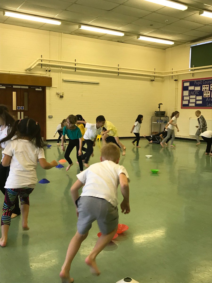 Springwood_Prm's tweet photo. #springraglan are enjoying a warm up before their PE lesson this afternoon. We are getting our heart pumping https://t.co/NC5KIBNPR6