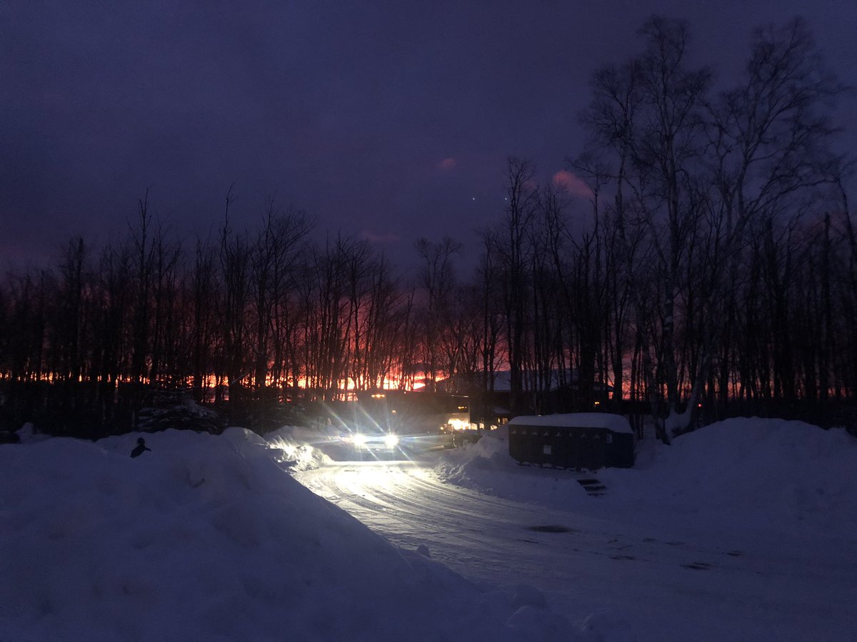 WEMSWolfRidge's tweet photo. Buses arriving during the most beautiful sunrise. Thank you Wolf Ridge! https://t.co/gX3DkJr5wu