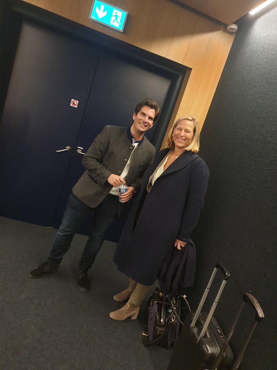 AlendSaadi's tweet photo. On se prépare pour la session multidisciplinaire avec une grande spécialiste de l'obésité chez l'enfant #soffco #Lausanne2020 https://t.co/YzL8lro0Xa
