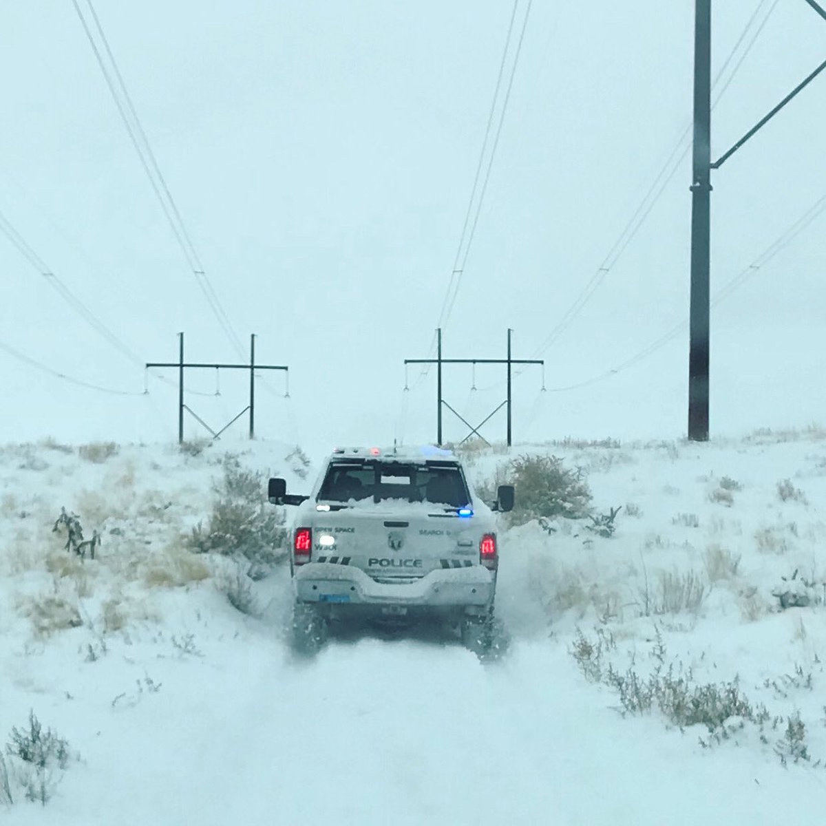 ABQPOLICE's tweet photo. ❄️ Stay safe on the roads Albuquerque.
⚠️Use caution when driving and slow down
•
•
#APDisABQ #SnowDay https://t.co/MT7LJRxAeO
