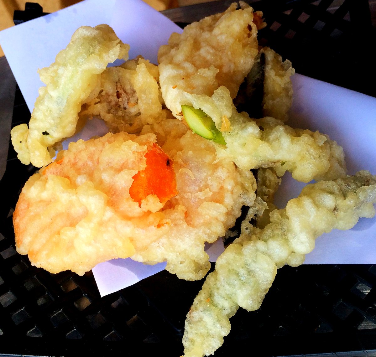 Yuhoki's tweet photo. Love crisp food but scared they're too heavy? Then #vegetable #Tempura might a wonderful option! Sweet tasting with original vegetable flavours! 
#londonfood #foodies #munchies #fridaythoughts #frisdaymotivationo #delicious #tasteoflondon https://t.co/s0cmTqOir1