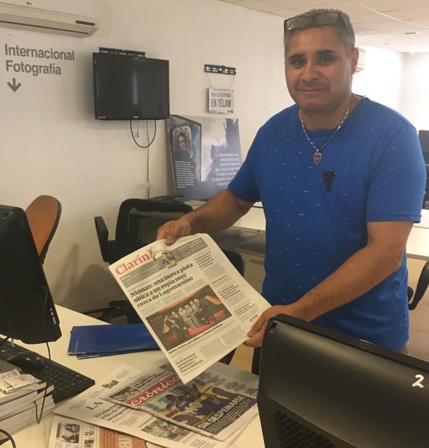 somostelam's tweet photo. Después de un año y medio, volvieron los diarios a la redacción de Télam. La gestión de Pousá y Carpena que se auto asignaba aumentos a discreción y plus salariales para sus colaboradorxs, había cortado el servicio para lxs trabajadorxs de la redacción. 
#TelamSeDefiende https://t.co/JqYfK7MMqF