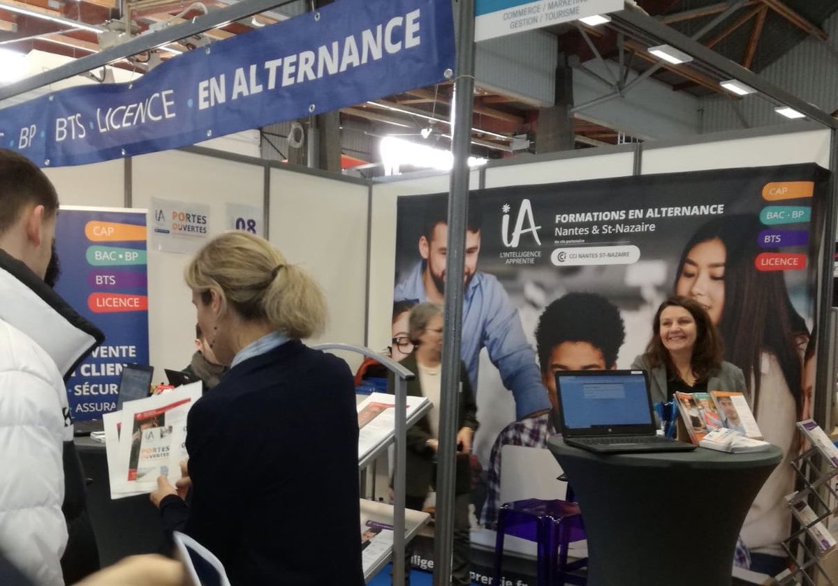 iA_formation's tweet photo. Le #salon #formatheque est lancé 👍 ! Rencontrez-nous au stand n•2 aujourd’hui et demain toute la journée au parc des expositions à #Nantes ☺️ Notre équipe vous accueille et vous conseille sur votre projet de #formation en #alternance 💬 https://t.co/np4U6CBwVt