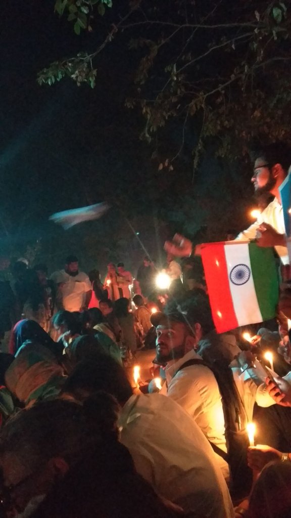 JaidevNandi's tweet photo. Visuals outside Freedom Park. Bangalore people do come.
#StudentsAgainstCAA
#CAAProtest
#CAA2019 https://t.co/COeri5oh2l