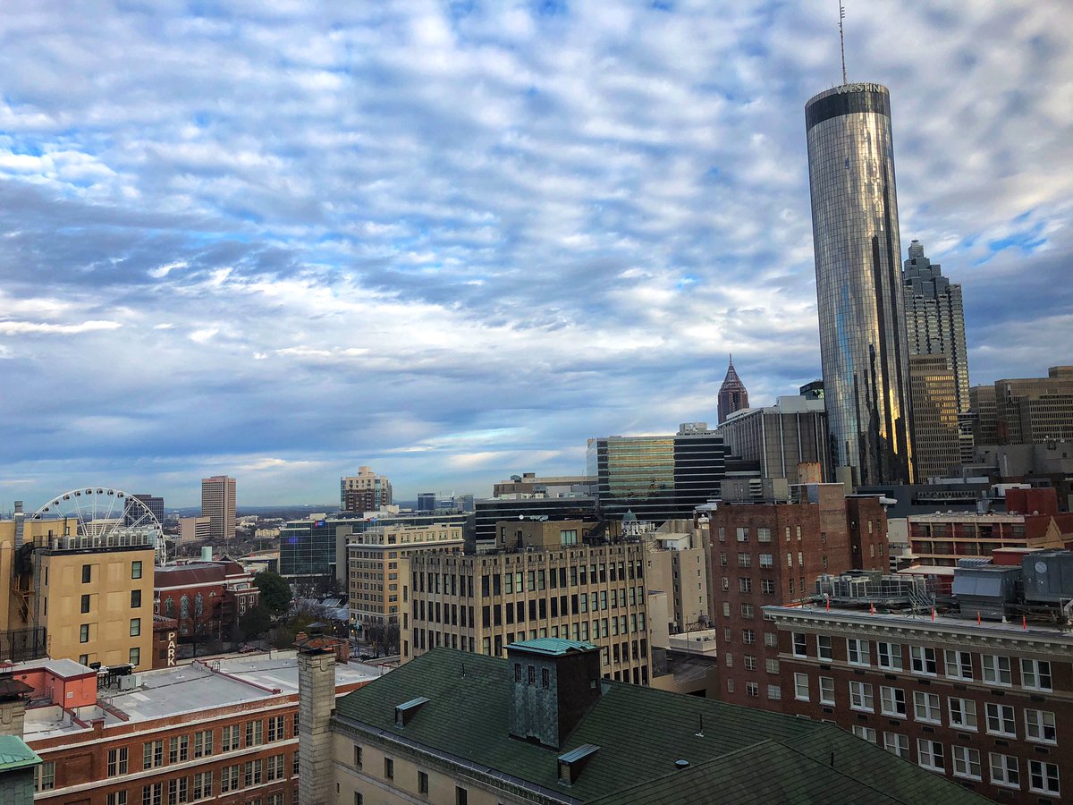healey100yrs's tweet photo. View this morning looking west from one of the Healey’s upper floors. #downtownatlanta #downtownatl https://t.co/HUeed4PVRl