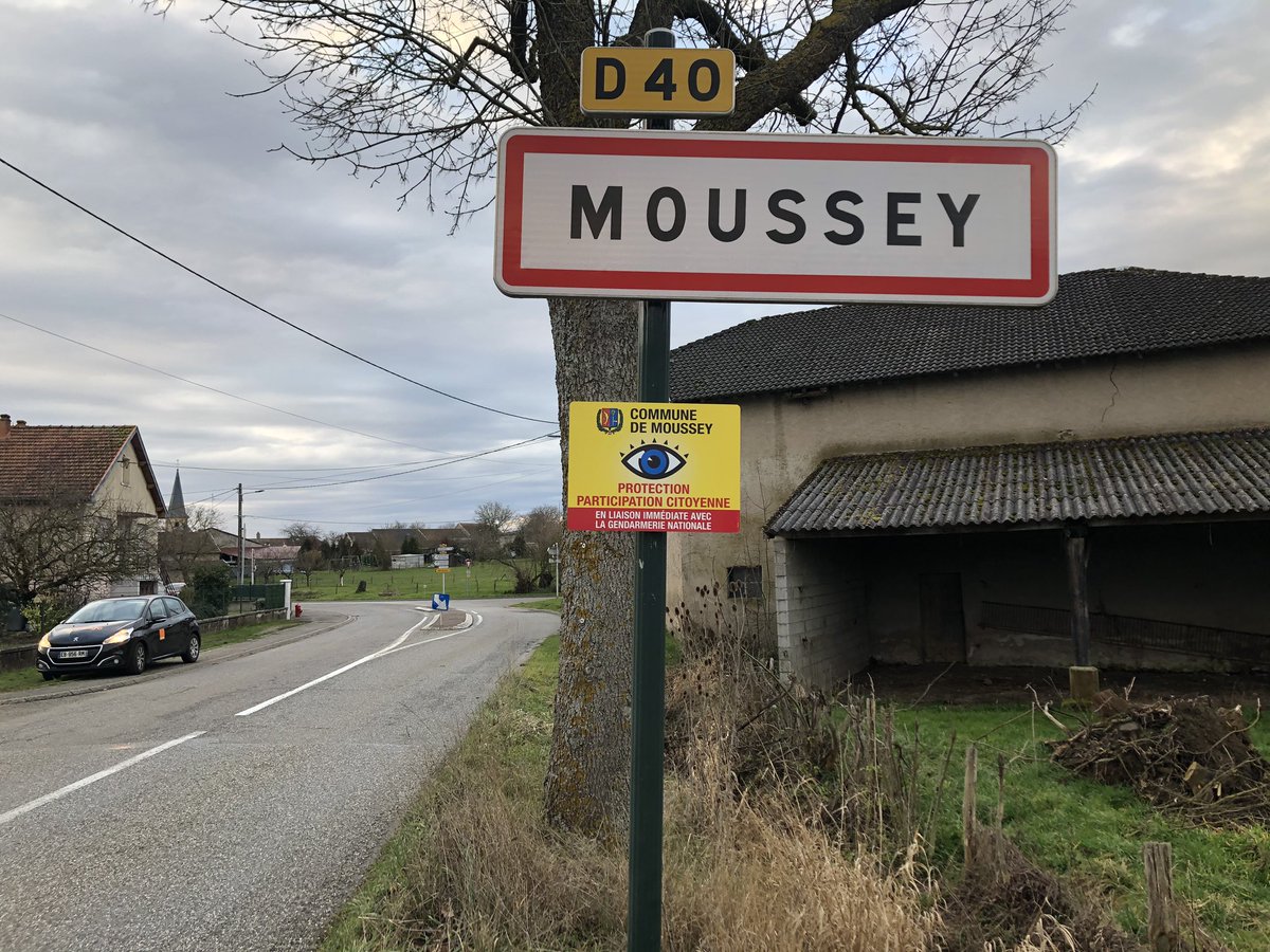 OrangeGrandEst's tweet photo. Réunion de commercialisation aujourd’hui à #Moussey 😀
Plus de 1300 logements peuvent déjà accéder aux offres #FibreOrange dans 9 communes de la plaque de #Rechicourt 👍
@MoselleFibre #FTTH #Moselle https://t.co/sfPkOucB1p