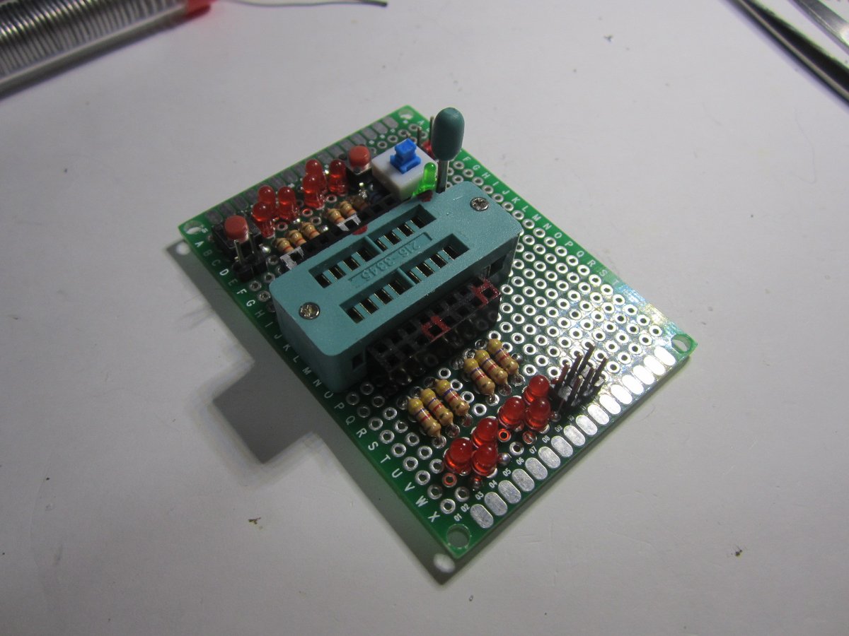 saiki0011's tweet image. #ゆるふわ電子工作
#ATTiny13 or 85 書込&テストベース
一応配線終了これから動作テストです😆
#自作Arduino #ATTiny85 #Arduino #電子工作