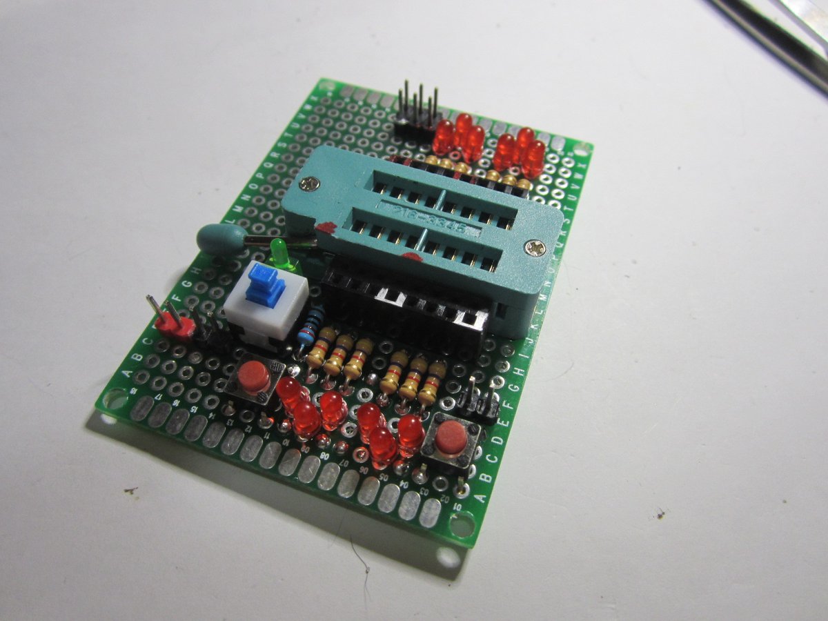 saiki0011's tweet image. #ゆるふわ電子工作
#ATTiny13 or 85 書込&テストベース
一応配線終了これから動作テストです😆
#自作Arduino #ATTiny85 #Arduino #電子工作