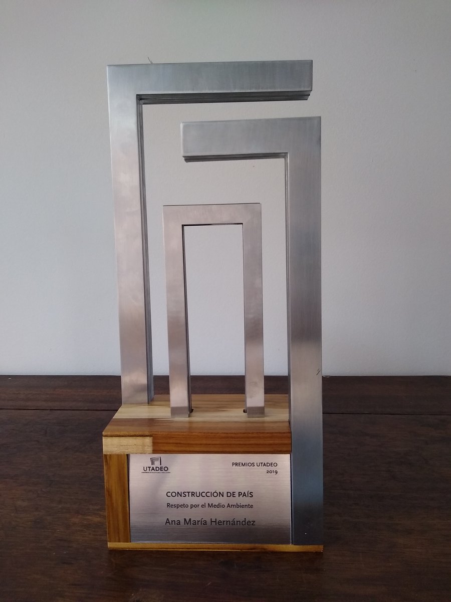 IPBES's tweet photo. Congratulations to @IPBES Chair Ana María Hernández @Anamariamojita for receiving the prestigious "Respeto por el Medio Ambiente" - "Respect for the Environment" Award by @Utadeo_edu_co Jorge Tadeo Lozano University, Colombia.
#PremiosUtadeo https://t.co/7RGcPnRGXC