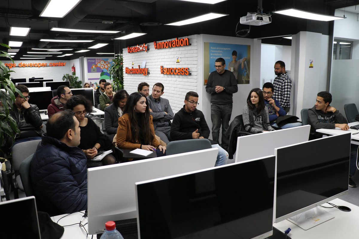 OrangeTN_Plus's tweet photo. [#6to8talks #DataScience] Un grand merci à Alaeddine Ayadi, Data Scientist, venu animer, le jeudi 16 janvier à #OrangeDeveloperCenter, un atelier portant sur les sciences de données et le traitement des informations à grande échelle sur Wikipedia. #6to8talks #Deveopers https://t.co/RQkRBlzRMW