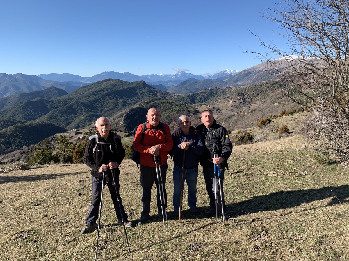 CabirolsRoses's tweet photo. Aquest matí un escamot de Cabirols ha anat a fer una visita a n’en Marià i en Pep a terres ripolleses, ha estat fantàstic aprendre dels més savis...
La propera la farem a Roses!!
#cabirolsroses #elscabirolsmolen #orgulldeclubcabirols #regio6 #ripolles #sendersdecatalunya https://t.co/GgDBNzeFix