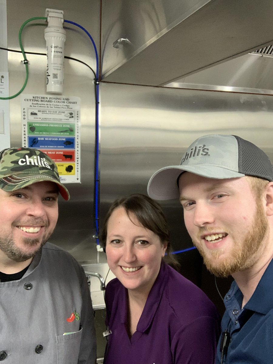 darlingnikki25's tweet photo. Just a little #shifthandoff selfie from me and the guys at #teamTerrell 🌶❤️ #chilislove #happythursday https://t.co/E3YnkRBnI5