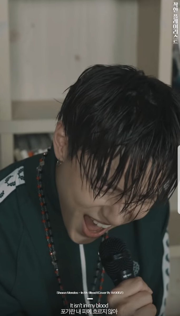 Due to the vibe of the song, he strains his facial muscles slightly, probably to create this effect almost as if he was screaming. And yes, that was intentional. #엑스원_새롭게_다시만나  @x1official101 #X1_newbeginning