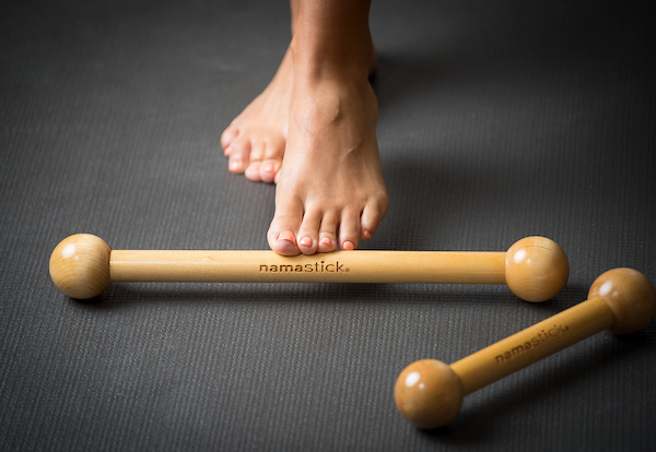 NamastickFit's tweet photo. The Namastick is great for bringing relief to sore feet. Your feet take an amazing amount of abuse in a day. 5K-10K steps a day is not uncommon. These tissues are tough and require slow and steady pressure to affect them. #myofascialrelease #namastickfit https://t.co/VtdPDB4jAZ https://t.co/9VCkZp4fze
