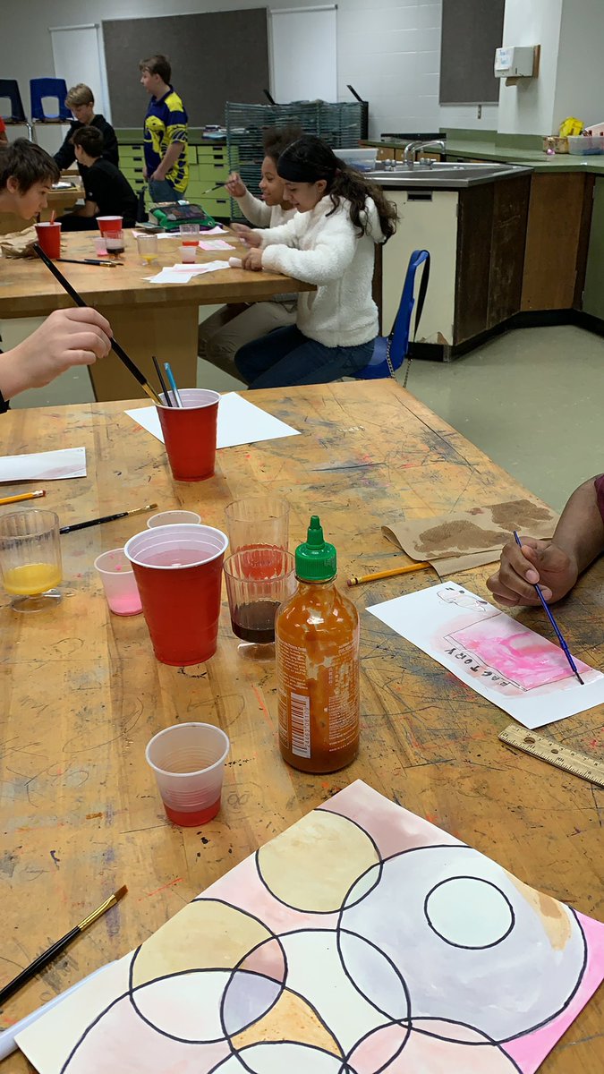 Painting with household items.  We can paint at home with anything!! #jcpsbackpack #preparedandresilientlearners #jcpsforward @JCPSarts @mdfw08 @CarrithersMS