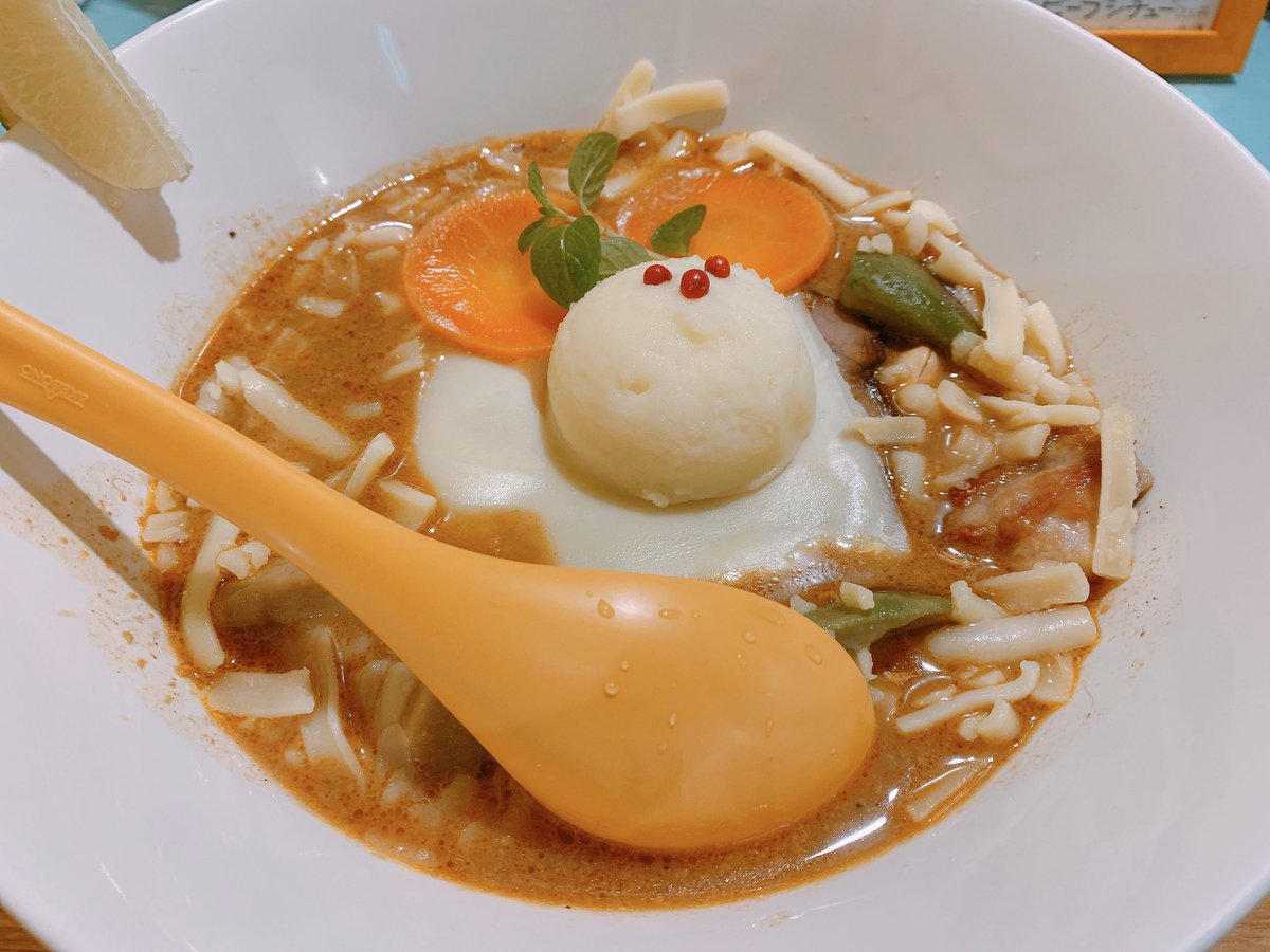 Maru On Twitter シゲジンさん Beef Shigejin マッサマンラーメン チーズのっけ マッサマンカレーのスパイス感とココナッツミルクのまろやかな甘味 ビーフスープの旨味がメチャ美味しい アボカド 鶏肉 チャーギューのtpがボリュームあって カレーとココナッツ