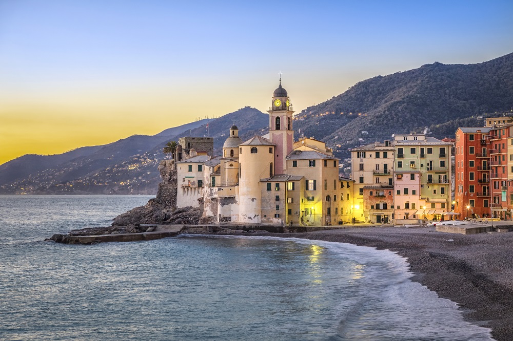 RegLiguria's tweet photo. IL MAGAZINE AMERICANO "FORBES" RACCONTA DELLA LIGURIA

Lo scrittore Tom Mullen ha visitato le nostre coste, ha scoperto una regione stretta tra costa e montagna ricca di segreti e l'ha raccontata ai lettori del famoso megazine americano "Forbes"

➡️https://t.co/HpwKtNb0eX https://t.co/szORVvLvd9