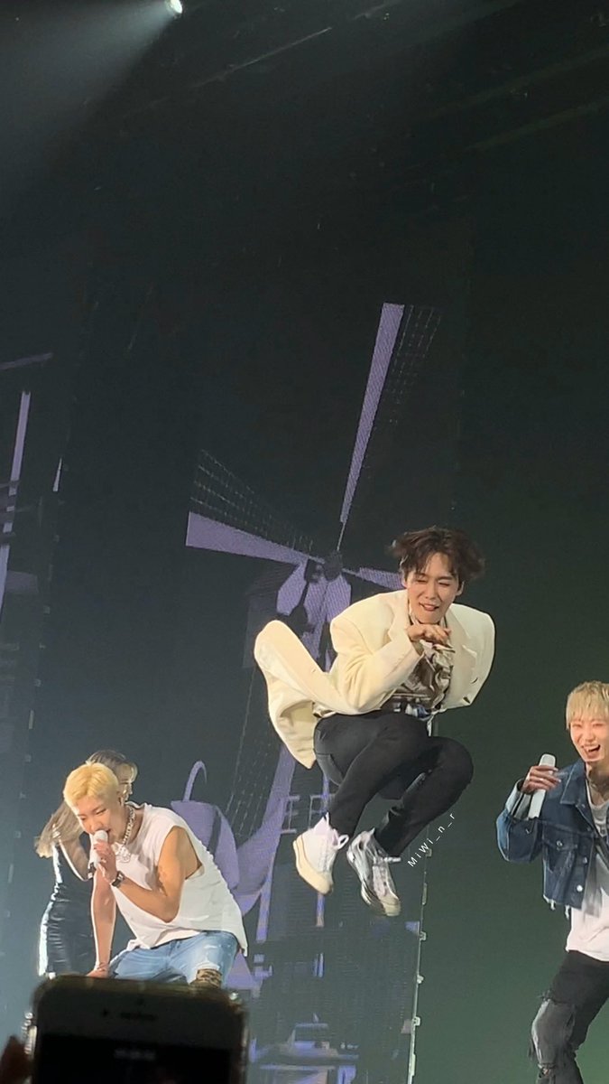 MiWi_n_r's tweet photo. คนอะไรโดดสูงขนาดนั้นยังหล่ออยู่เลย 🥺
#WINNER #김진우 #JINU
#WINNERCROSSTOURINBKK https://t.co/QPu4Zx8nlZ