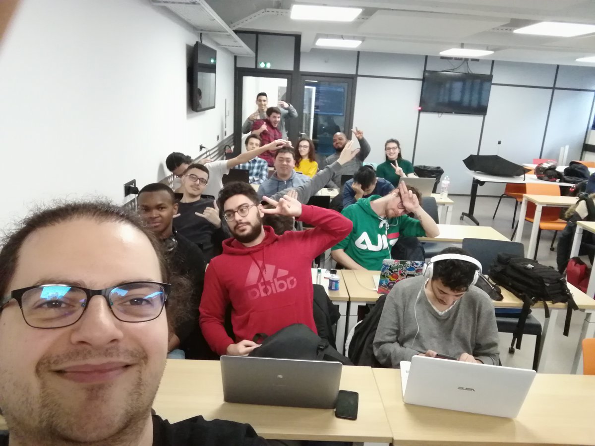 Darkmirafr's tweet photo. Cette semaine, deux de nos #devhackers dispensent des cours aux étudiants de l'@ecole_ipssi, @KevinJHappy sur @symfony 5 et @vmonjaret sur CI/CD ! 💼
#darkmira #IPSSI #formateurs https://t.co/GbygNBdc1D