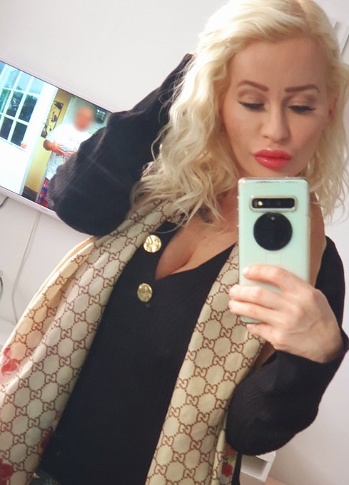 #selfie #Friday https://t.co/1sgLPEDirJ<a href="/tag/selfie"class="tags">#selfie</a><a href="/tag/friday"class="tags">#Friday</a>