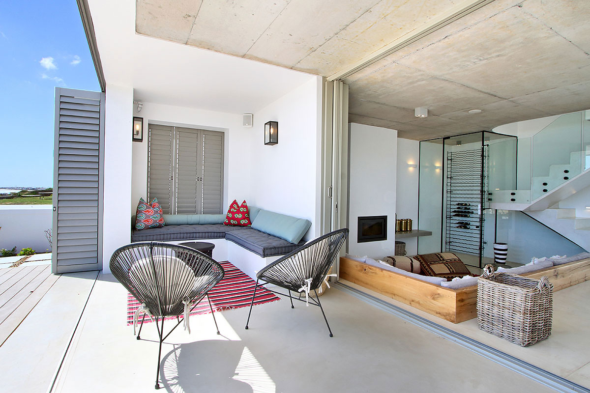 houseleisureSA's tweet photo. With its characterful decor and prime position on Britannia Bay's Golden Mile beach, Bordeaux on Britannia ticks all the right boxes.

https://t.co/mh6NYO1qCf https://t.co/oVA0IiXULV