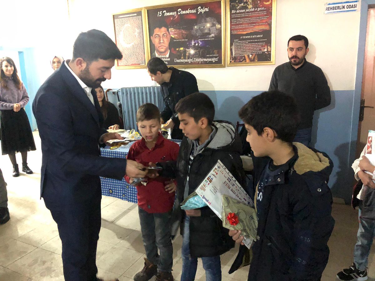 Ciho2017's tweet photo. Okulumuzun en çok önem verdiği konulardan ilki olan ve dönem boyunca yürütülen "kitap okuma" etkinliği kapsamında, ödüllendirilmeyi hak eden öğrencilerimize de gayretlerinin karşılığını ve teşekkürlerimizi sunduk.
#cizreİHO #Ciho
@CizreMem
@tcmeb
@cizrekaymakaml
@SIRNAKMEM73 https://t.co/B0hbYaeLBf