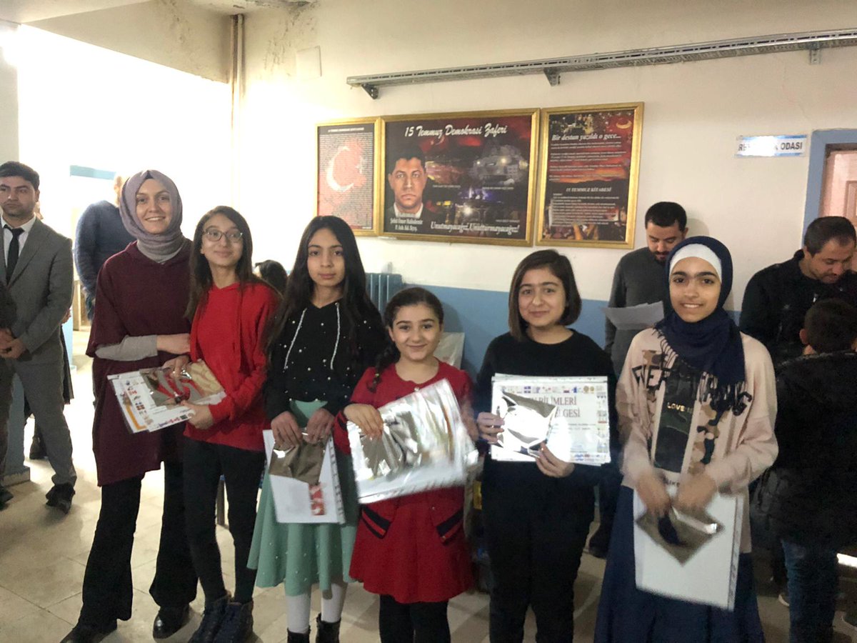 Ciho2017's tweet photo. Okulumuzun en çok önem verdiği konulardan ilki olan ve dönem boyunca yürütülen "kitap okuma" etkinliği kapsamında, ödüllendirilmeyi hak eden öğrencilerimize de gayretlerinin karşılığını ve teşekkürlerimizi sunduk.
#cizreİHO #Ciho
@CizreMem
@tcmeb
@cizrekaymakaml
@SIRNAKMEM73 https://t.co/B0hbYaeLBf