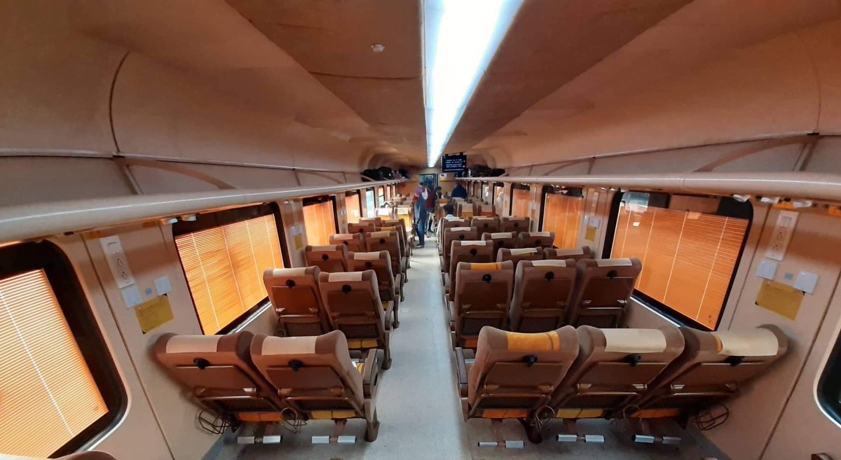 SLohaniBJP's tweet photo. 🚉 🇮🇳✌️ #Tejas_Express
#ModiHaiTohMumkinHai 
यात्रियों को आधुनिक सुविद्याये देने को प्रतिबद्ध भारतीय रेलवे द्वारा आधुनिक तकनीकी ओर सम्पूर्ण सुविधा युक्त “तेजस” ट्रेन  अहमदाबाद मुंबई के बीच तेजस ट्रेन का शुभारंभ  हुआ @PiyushGoyal
@narendramodi  #GoTejasGo
 #AhmedabadMumbai https://t.co/v84uMwbsIo